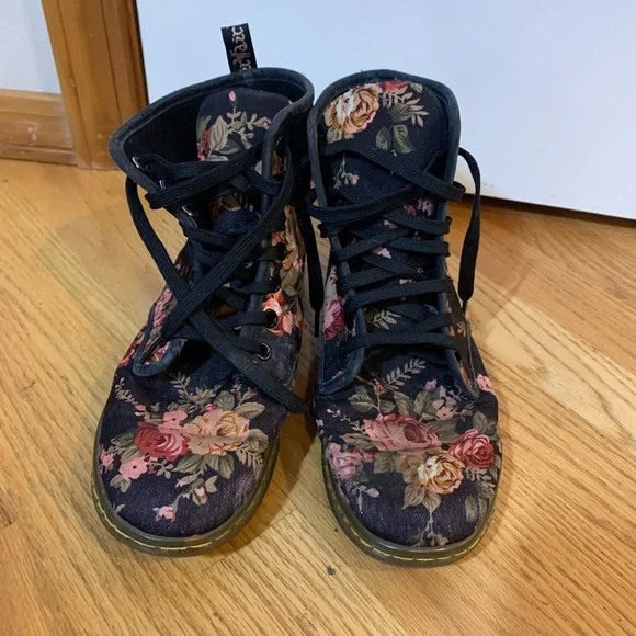 Dr martens top shoreditch floral
